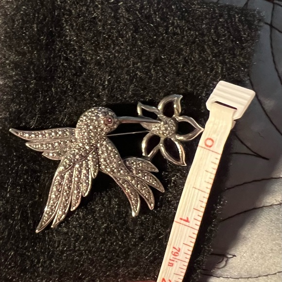 Hummingbird pin - Picture 2 of 2